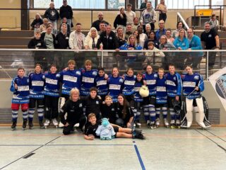 Morgen ist Showdown in der Heppenser Halle! 🔥 Unsere JADE WARRIORS U16 empfangen um 11:00 Uhr den Tabellenzweiten aus Bissendorf. Als Spitzenreiter geht’s um alles – es ist angerichtet für ein Mega-Finale!

Sei dabei und mach die Halle zum Hexenkessel! 📢 #JADEWARRIORS #U16 #Matchday #HeppenserHalle #Spitzenspiel