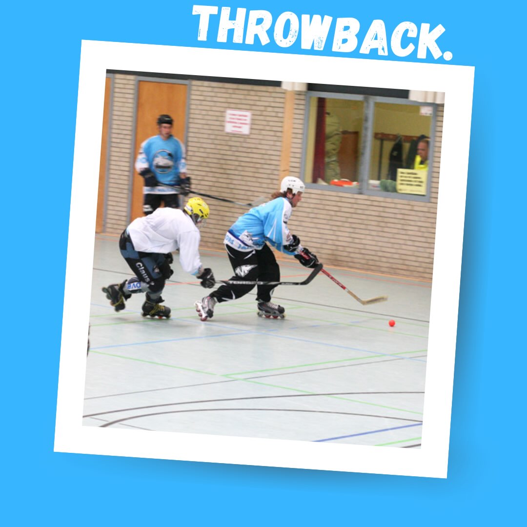 🔙 Rückblick: Vom Nachwuchs bis zu den Herren! 🏒

Harald Hebig ist nicht nur unser Herrentrainer, sondern engagiert sich auch als Trainer unserer U16. Einige Spieler, die heute bei den Herren auf dem Feld stehen, hat er bereits in ihrer Nachwuchszeit begleitet und trainiert.

Ein schönes Beispiel dafür, wie Nachwuchsarbeit und Herrenbereich bei uns im Verein zusammengehören! ❤️🏒

#InlineHockey #Nachwuchsarbeit #Teamgeist #Vereinsleben #U16 Herren
